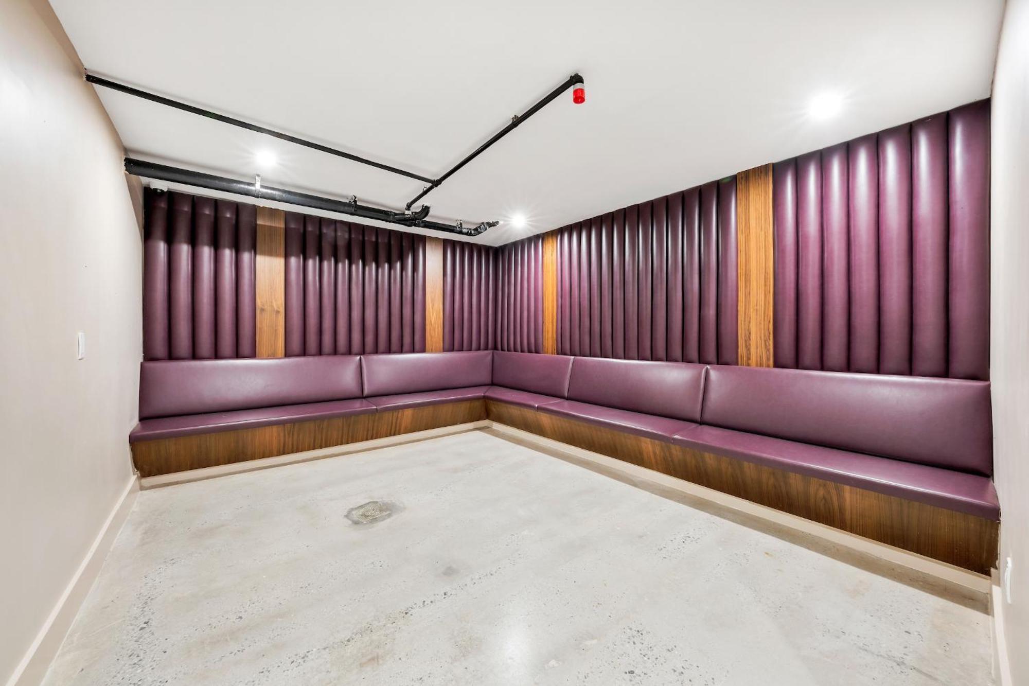 Landmarked Nyc Townhome - Sleeps 10 -group-friendly Holiday home New York