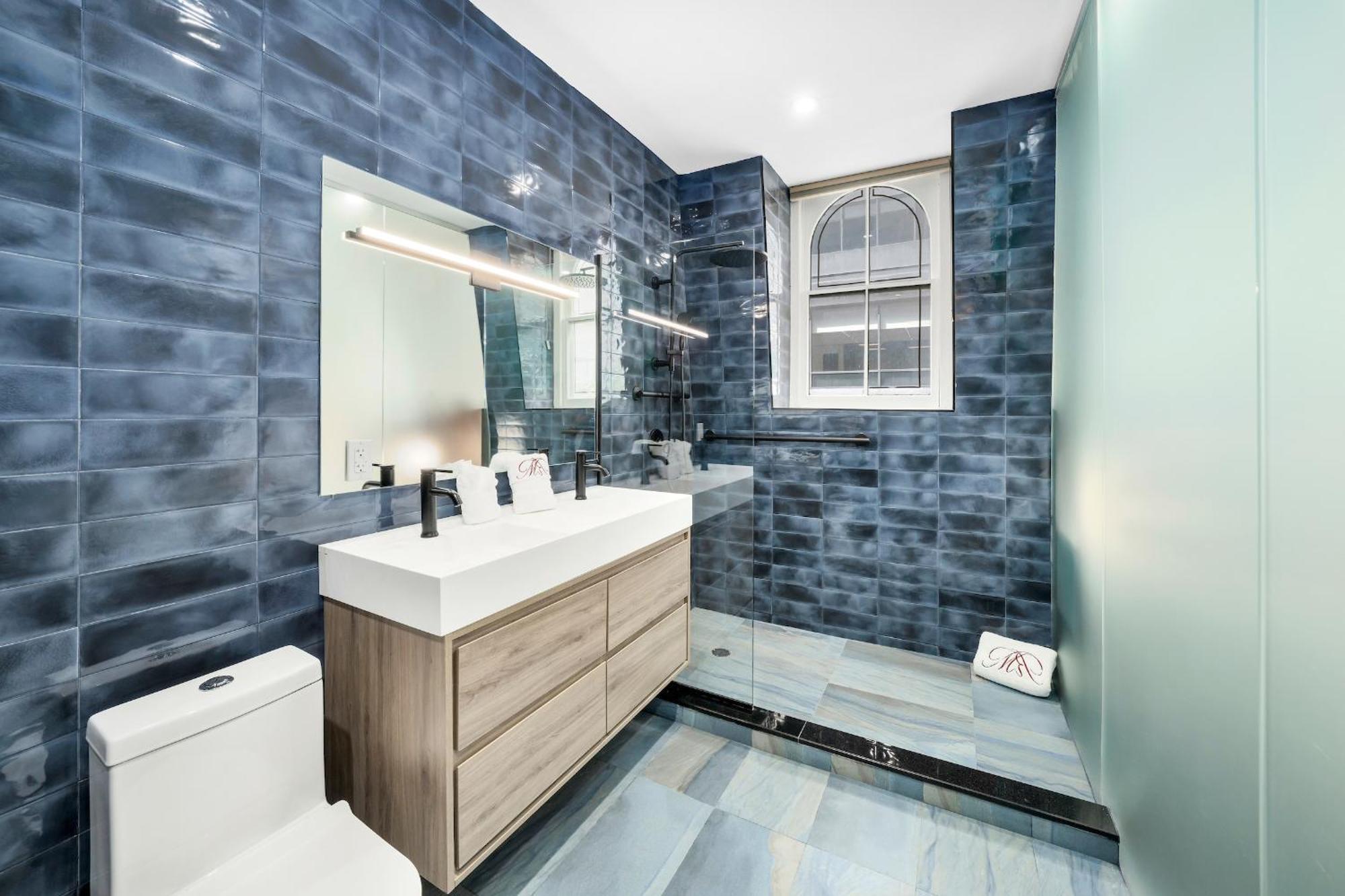Landmarked Nyc Townhome - Sleeps 10 -group-friendly Holiday home